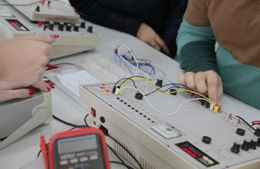 Deka Technologie CF-Kurs – Gelegenheiten und Risiken für Investoren