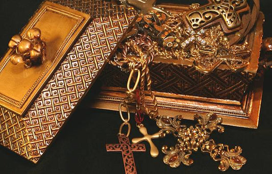 Goldkreuz mit Kette – Ein Symbol von Eleganz und Spiritualität