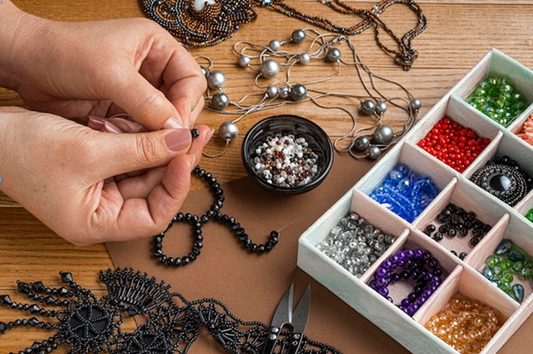 Unechter schmuck 5 buchstaben: Korrekturen und Erläuterungen
