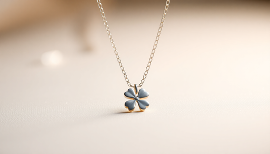 Die Clover Kette - Dein funkelnder Begleiter für jeden Anlass