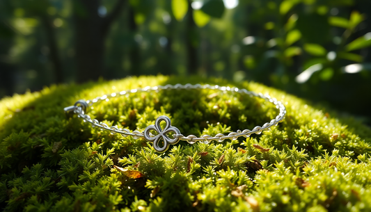Entdecke die Magie des Clover Armschmucks